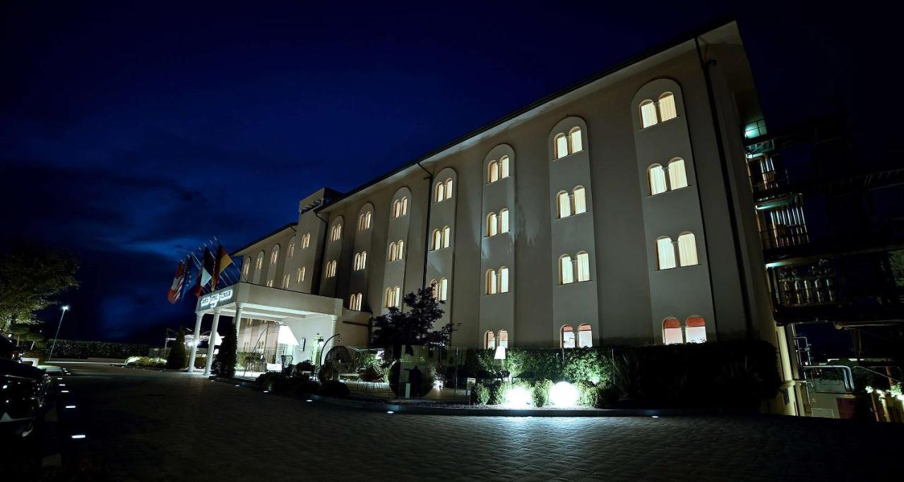 Best Western Grand Hotel Guinigi Lucca Esterno foto